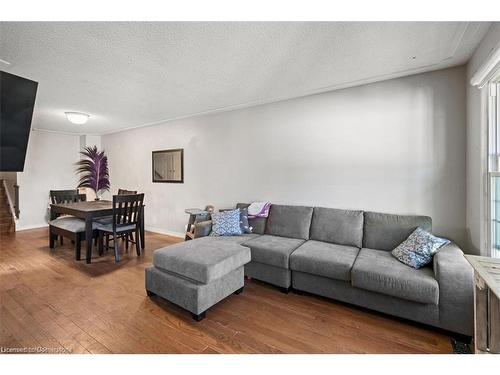 2 1/2 Leaside Drive, St. Catharines, ON - Indoor Photo Showing Living Room