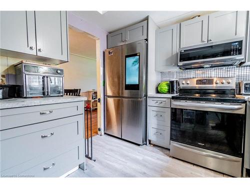 2 1/2 Leaside Drive, St. Catharines, ON - Indoor Photo Showing Kitchen