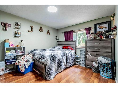 2 1/2 Leaside Drive, St. Catharines, ON - Indoor Photo Showing Bedroom