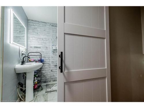 2 1/2 Leaside Drive, St. Catharines, ON - Indoor Photo Showing Other Room