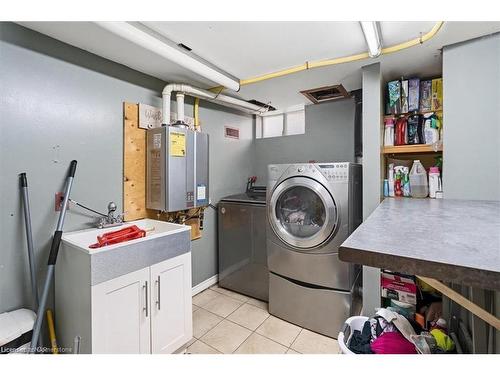 2 1/2 Leaside Drive, St. Catharines, ON - Indoor Photo Showing Laundry Room