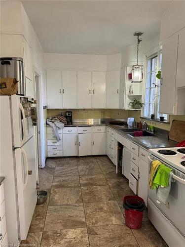 32 Simeon Street, Kitchener, ON - Indoor Photo Showing Kitchen