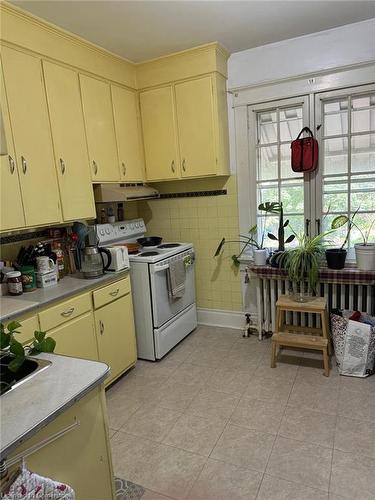 32 Simeon Street, Kitchener, ON - Indoor Photo Showing Kitchen