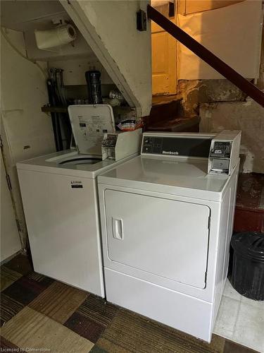 32 Simeon Street, Kitchener, ON - Indoor Photo Showing Laundry Room