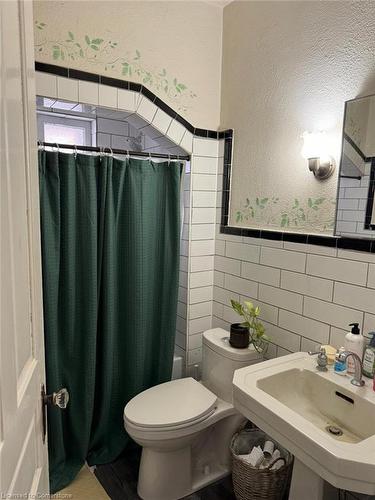 32 Simeon Street, Kitchener, ON - Indoor Photo Showing Bathroom