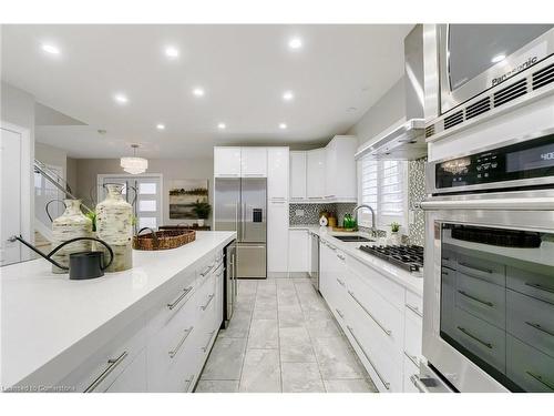 53 Windemere Road, Stoney Creek, ON - Indoor Photo Showing Kitchen With Upgraded Kitchen