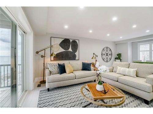 53 Windemere Road, Stoney Creek, ON - Indoor Photo Showing Living Room