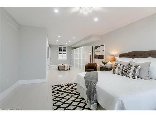 53 Windemere Road, Stoney Creek, ON - Indoor Photo Showing Bedroom