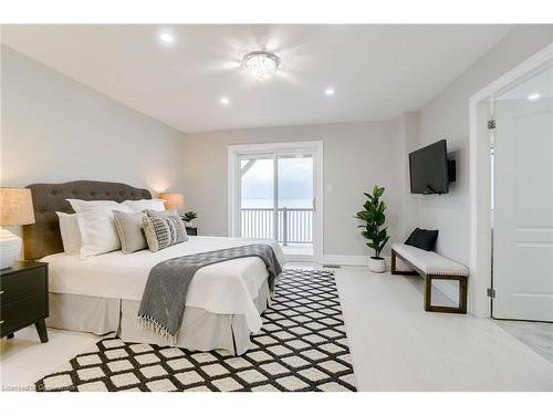 53 Windemere Road, Stoney Creek, ON - Indoor Photo Showing Bedroom