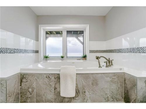 53 Windemere Road, Stoney Creek, ON - Indoor Photo Showing Bathroom