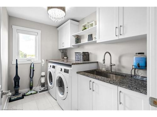 263 Memorial Park Drive, Welland, ON - Indoor Photo Showing Laundry Room