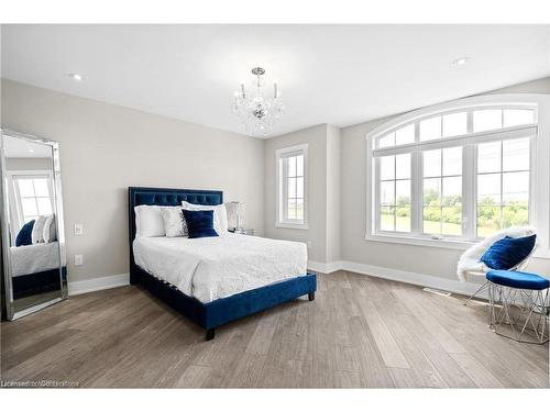 263 Memorial Park Drive, Welland, ON - Indoor Photo Showing Bedroom