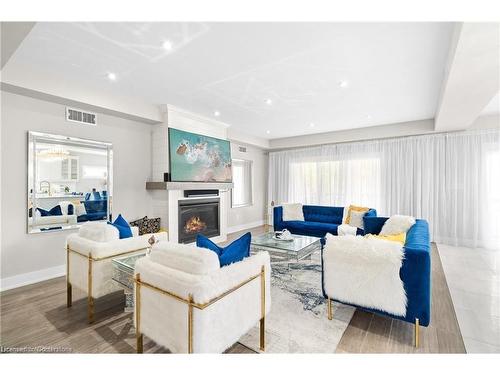 263 Memorial Park Drive, Welland, ON - Indoor Photo Showing Living Room With Fireplace