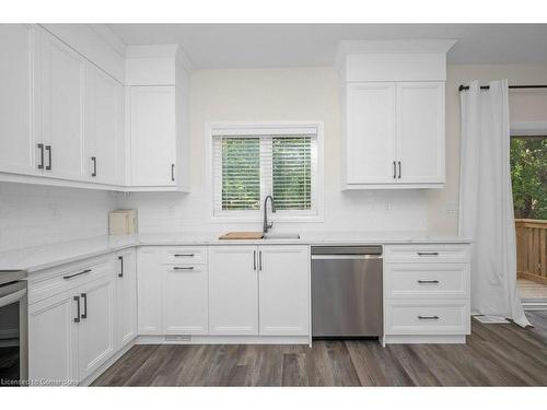 137 Peter Street, Hamilton, ON - Indoor Photo Showing Kitchen