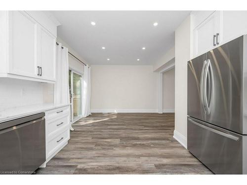 137 Peter Street, Hamilton, ON - Indoor Photo Showing Kitchen