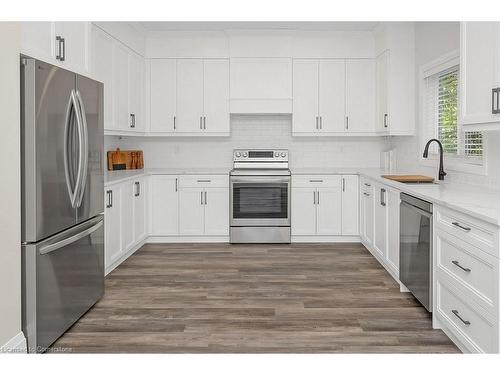 137 Peter Street, Hamilton, ON - Indoor Photo Showing Kitchen With Upgraded Kitchen