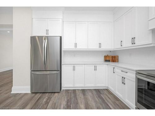 137 Peter Street, Hamilton, ON - Indoor Photo Showing Kitchen