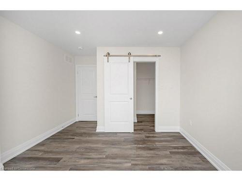 137 Peter Street, Hamilton, ON - Indoor Photo Showing Other Room