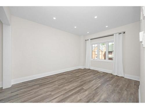 137 Peter Street, Hamilton, ON - Indoor Photo Showing Other Room