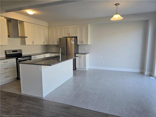 813 Knights Lane, Woodstock, ON - Indoor Photo Showing Kitchen With Double Sink