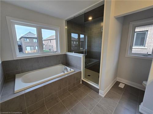 813 Knights Lane, Woodstock, ON - Indoor Photo Showing Bathroom