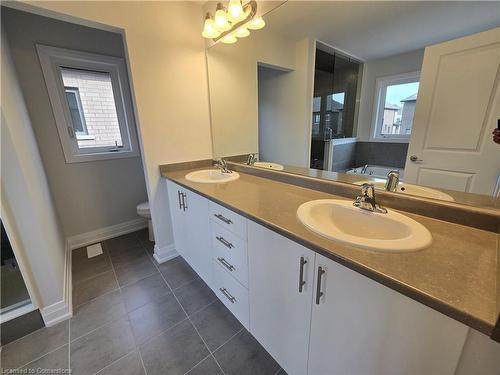 813 Knights Lane, Woodstock, ON - Indoor Photo Showing Bathroom