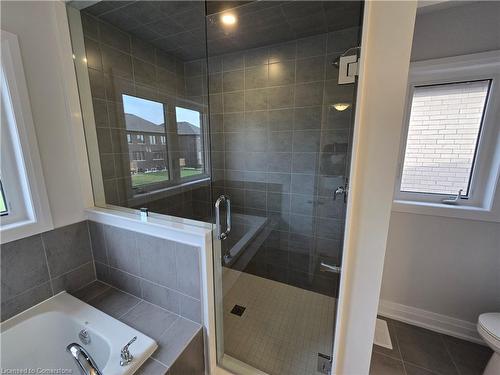 813 Knights Lane, Woodstock, ON - Indoor Photo Showing Bathroom