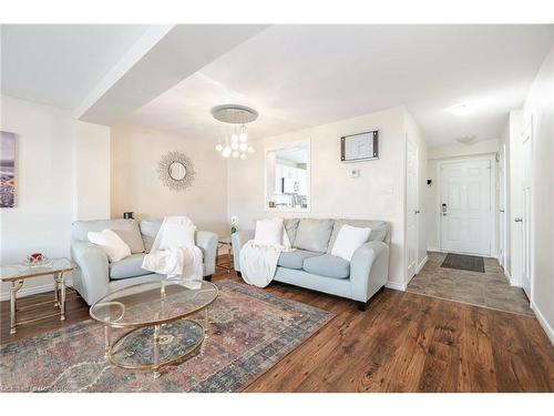 15-26 Poplar Drive, Cambridge, ON - Indoor Photo Showing Living Room