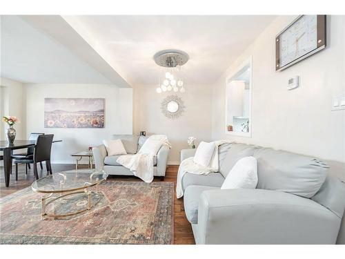 15-26 Poplar Drive, Cambridge, ON - Indoor Photo Showing Living Room