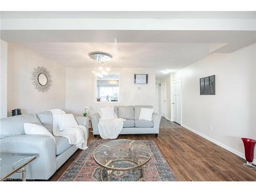 15-26 Poplar Drive, Cambridge, ON - Indoor Photo Showing Living Room