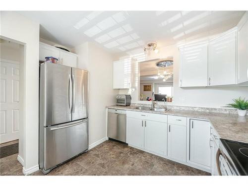 15-26 Poplar Drive, Cambridge, ON - Indoor Photo Showing Kitchen With Double Sink