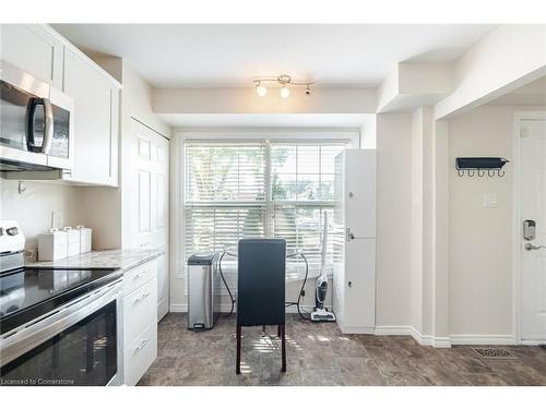 15-26 Poplar Drive, Cambridge, ON - Indoor Photo Showing Kitchen