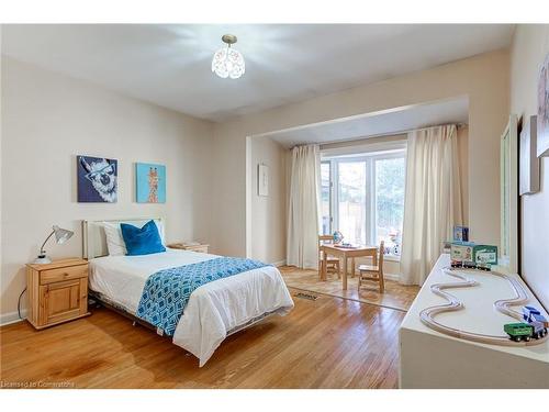 597 Vanderburgh Drive, Burlington, ON - Indoor Photo Showing Bedroom