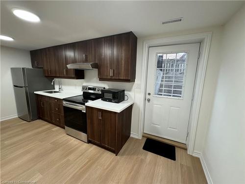 Bsmt-524 Leatherleaf Drive, Mississauga, ON - Indoor Photo Showing Kitchen