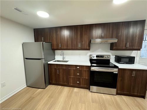 Bsmt-524 Leatherleaf Drive, Mississauga, ON - Indoor Photo Showing Kitchen