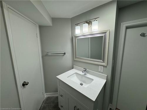 Bsmt-524 Leatherleaf Drive, Mississauga, ON - Indoor Photo Showing Bathroom