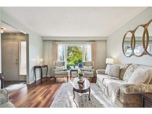 384 Centre Street N, Brampton, ON - Indoor Photo Showing Living Room