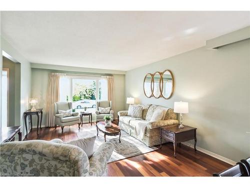 384 Centre Street N, Brampton, ON - Indoor Photo Showing Living Room