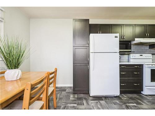 384 Centre Street N, Brampton, ON - Indoor Photo Showing Kitchen