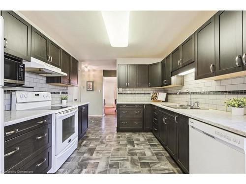 384 Centre Street N, Brampton, ON - Indoor Photo Showing Kitchen With Double Sink