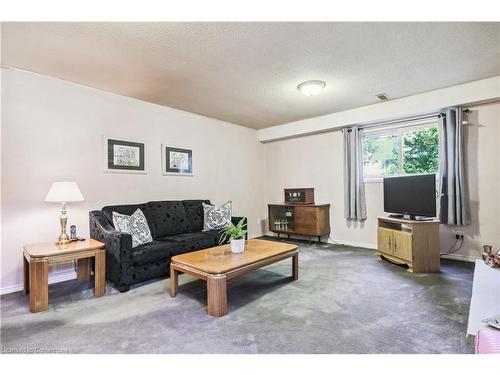 384 Centre Street N, Brampton, ON - Indoor Photo Showing Living Room