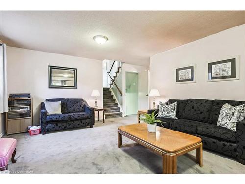 384 Centre Street N, Brampton, ON - Indoor Photo Showing Living Room