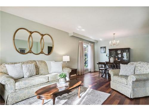 384 Centre Street N, Brampton, ON - Indoor Photo Showing Living Room