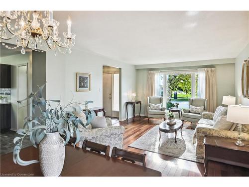 384 Centre Street N, Brampton, ON - Indoor Photo Showing Living Room