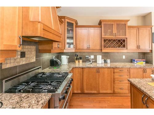 8 Playfair Court, Ancaster, ON - Indoor Photo Showing Kitchen