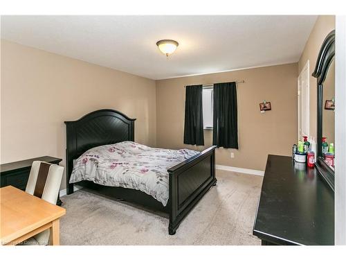 8 Playfair Court, Ancaster, ON - Indoor Photo Showing Bedroom