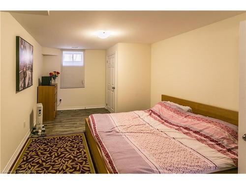 8 Playfair Court, Ancaster, ON - Indoor Photo Showing Bedroom