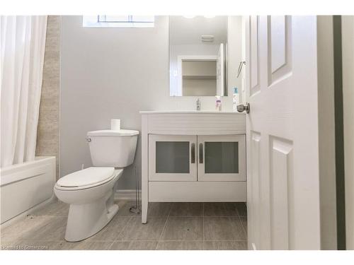 8 Playfair Court, Ancaster, ON - Indoor Photo Showing Bathroom