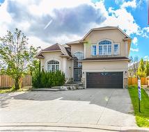 8 Playfair Court  Ancaster, ON L9K 1R6