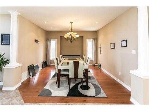 8 Playfair Court, Ancaster, ON - Indoor Photo Showing Dining Room